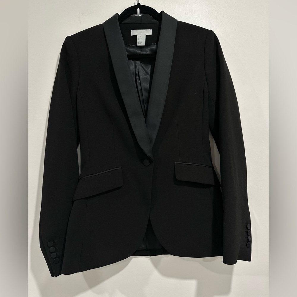 NWOT H&M tuxedo style blazer